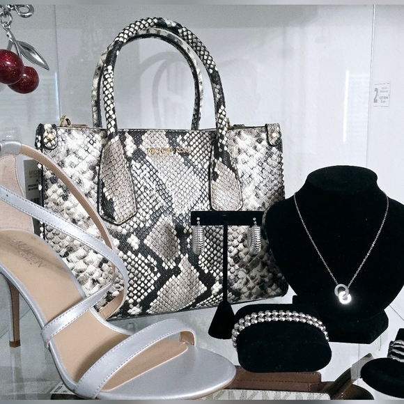 Michael Kors Maple Medium Snake - Picture 7 of 8